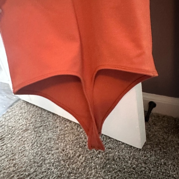 NWOT Abercrombie Soft A&F Collection V Neck Bodysuit Orange XS - Picture 4 of 4